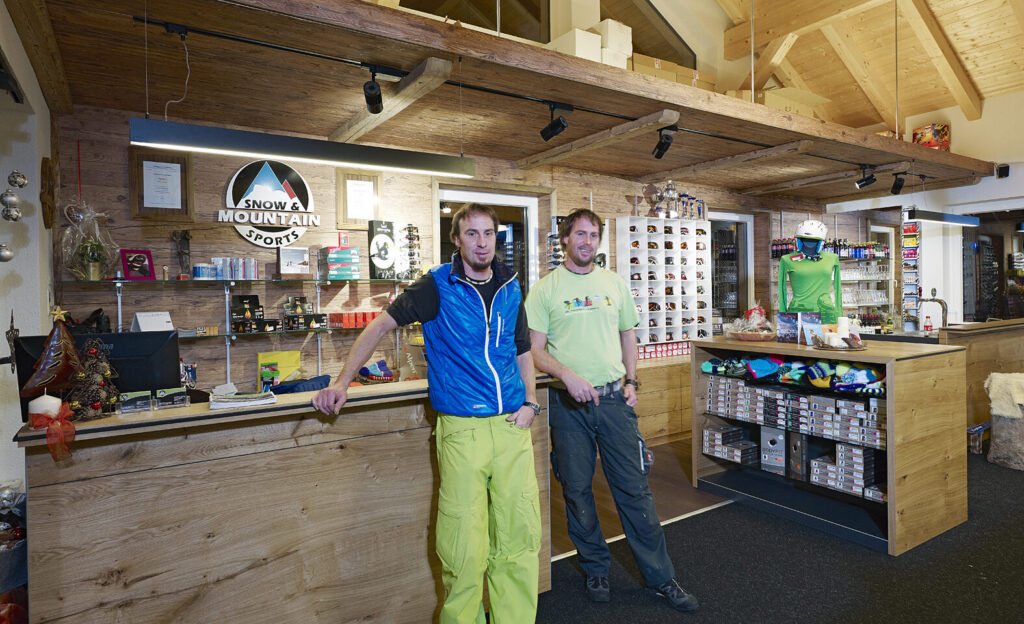 Franz und Herbert Loitzl im Shop von Snow & Mountain Sports